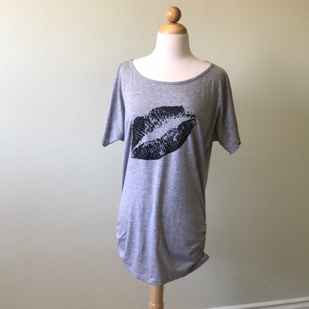 Medium T-shirt Tunic Smooch Graphic Tee